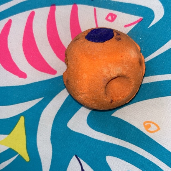 LUSH COSMETICS JUNE 2024 KITCHEN BOX EXCLUSIVE LAVA LAMP BATH BOMB - Picture 2 of 8